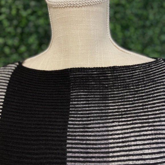 Philosophy Black & Gray Sweater NWT - Picture 3 of 7